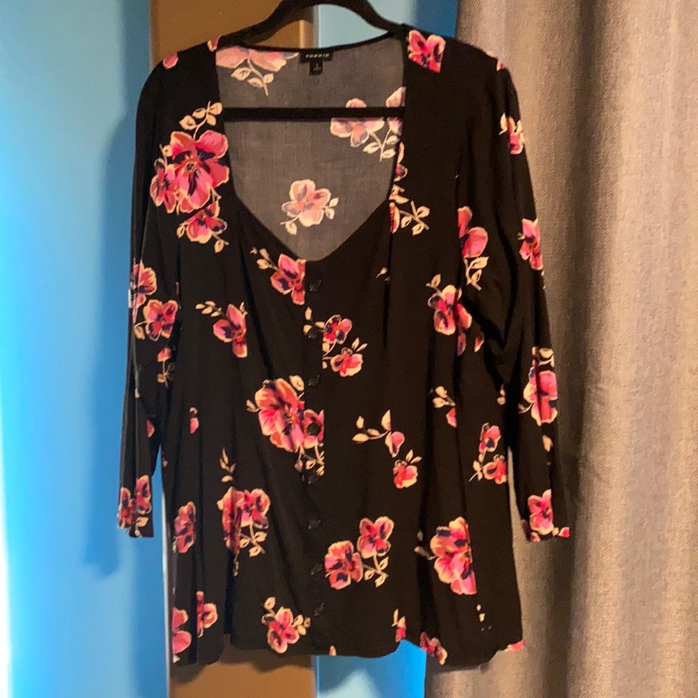 Torrid floral blouse
